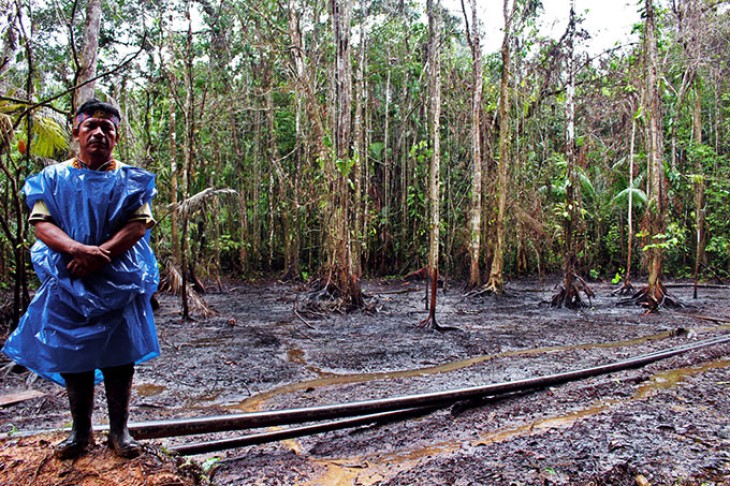 Hvert år slipper der olie ud i Amazonas skrøbelige natur. Men de lokale indianske folk vil ikke finde sig i det længere