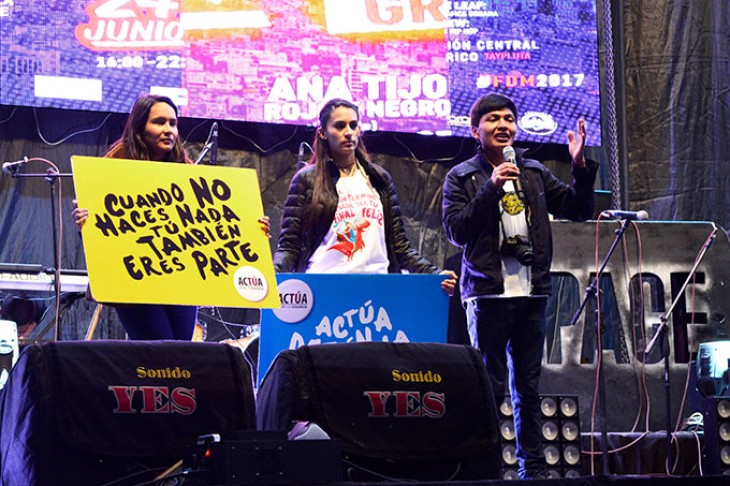 Budskaber som disse deles ved events og på sociale medier og hænger som plakater i Bolivias store byer. De er led i en kampagne, som skal ændre de normer, der gør, at så mange kvinder oplever vold i deres parforhold.