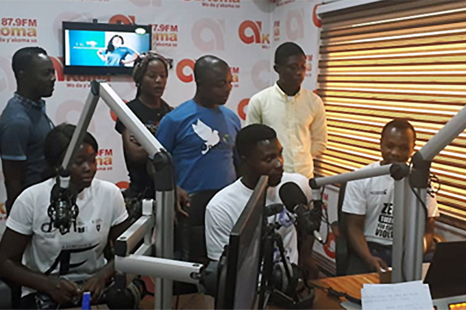 I marts var unge fra FORSDA inviteret i studiet hos Kumasi Akoma FM for at diskutere uddannelsessnobberi og behovet for at fokusere på gode erhvervsuddannelser til unge i Ghana. 