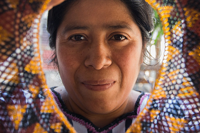 Ana María fandt modet til at forlade sin mand, da han en dag gennembankede ikke bare hende, men også hendes mor. Det har været afgørende for Ana María, at hun med støtte fra Oxfam IBIS har fået mulighed for at tjene sine egne penge.