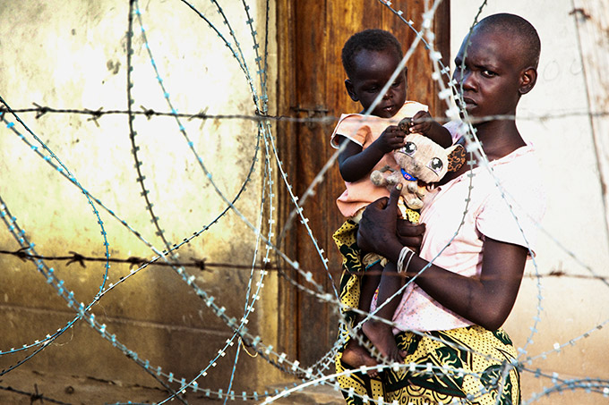 flygtninge-pigtraad-sydsudan-foto-jonatan-jerichow680x453.jpg