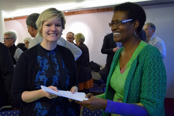Mette Müller, IBIS' forkvinde (tv) fejret medlemskabet af Oxfam sammen med Winnie Byanyima, direktør i Oxfam International