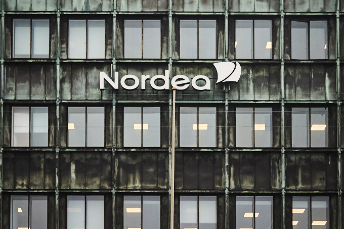 26 danske kommuner bruger Nordea som primær bankforbindelse - det bør laves om efter den gigantiske hvidvask-skandale, mener Oxfam IBIS