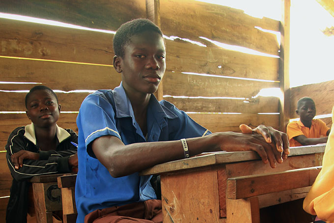 Den tidligere børnearbejder, Samuel Asare, er 18 år og går nu i skole på grund af Oxfam IBIS' projektsamarbejde med Toms Chokolade i Ghana.