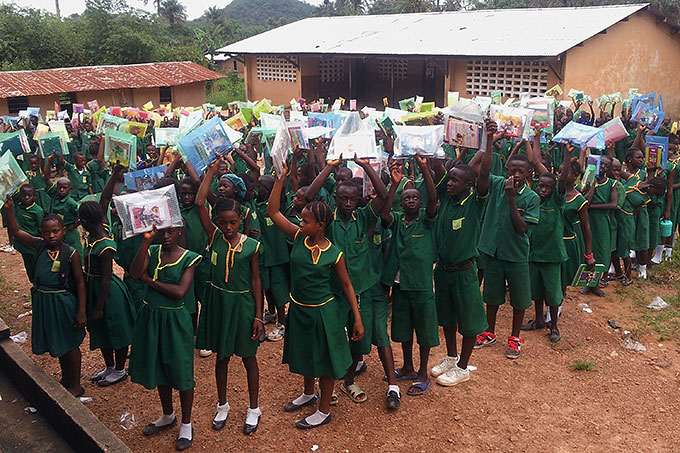 Børnene på KDEC Primary School i Kocheor i Sierra Leone.