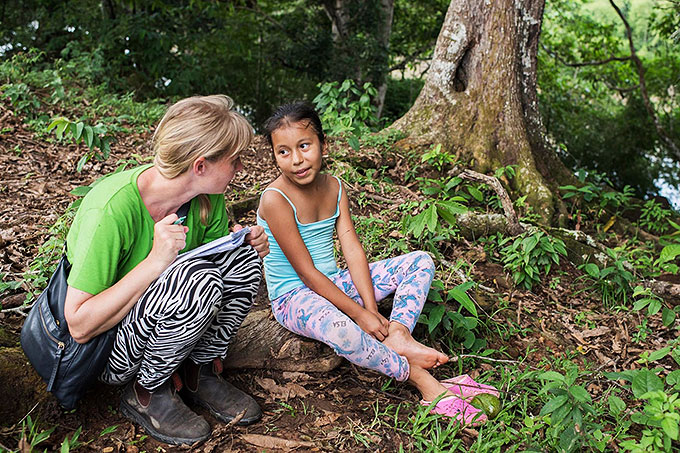 I LæseRaketten 2019 kan du møde Thaliana på 7 år, der bor ved flodbredden i Amazonas.