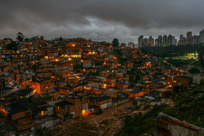 Brasiliens fattigste beskattes benhårdt, mens de rigeste slipper langt billigere. Det får uligheden til at eksplodere i landet, der ellers er lykkedes med at løfte millioner ud af fattigdom i de seneste år
