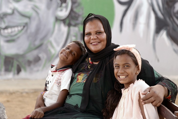 Fatma Amalis familie har set hende bryde med de traditionelle kønsroller, som ellers er stærke i Aswan, hvor de bor. Fatmas håb er, at hendes børn vil vokse op med et andet blik på køn og en større chance for selv at bestemme, hvordan de vil leve deres liv, end hun har haft.